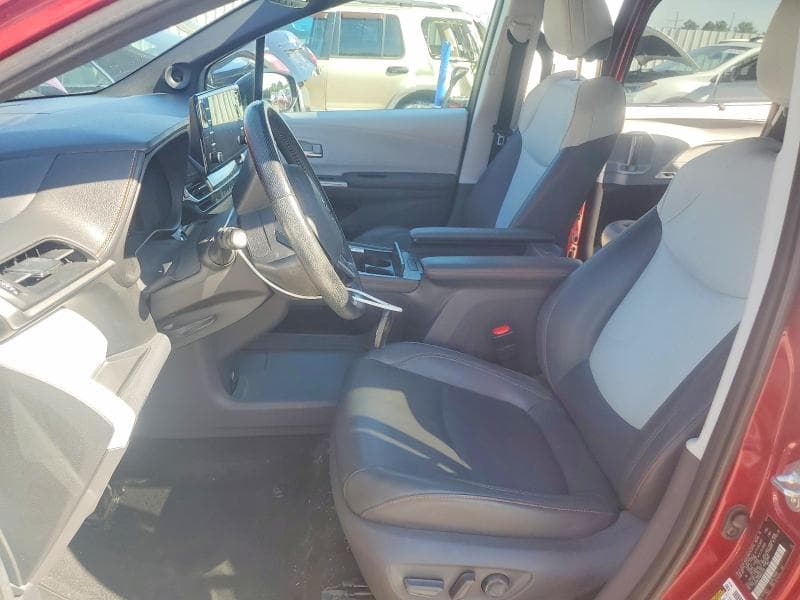 2021 TOYOTA SIENNA XSE 7
