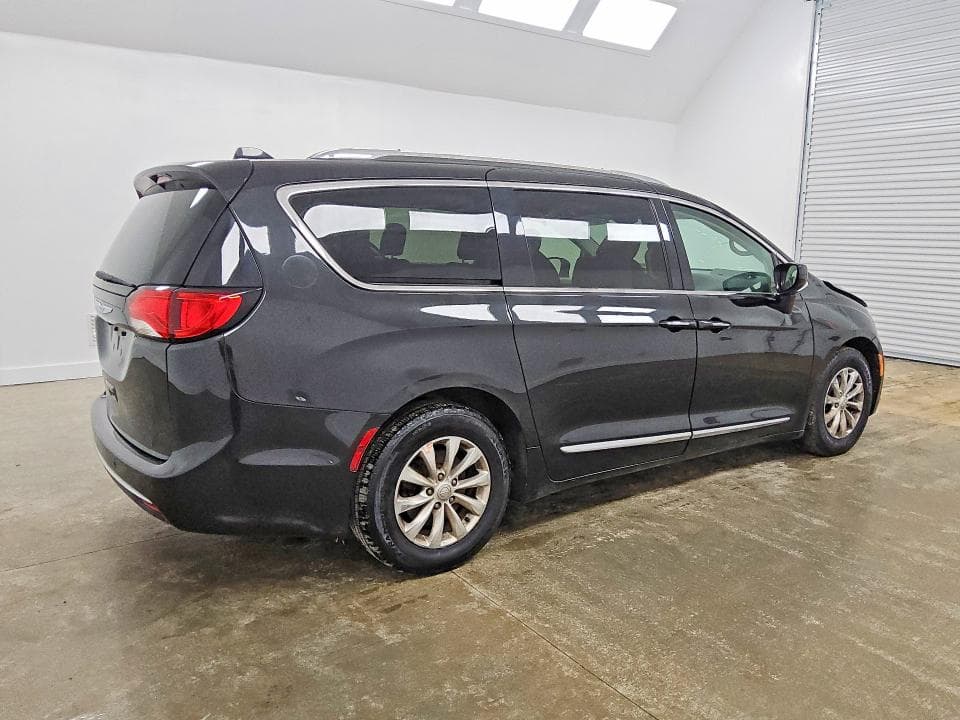 2019 CHRYSLER PACIFICA TOURING L 3