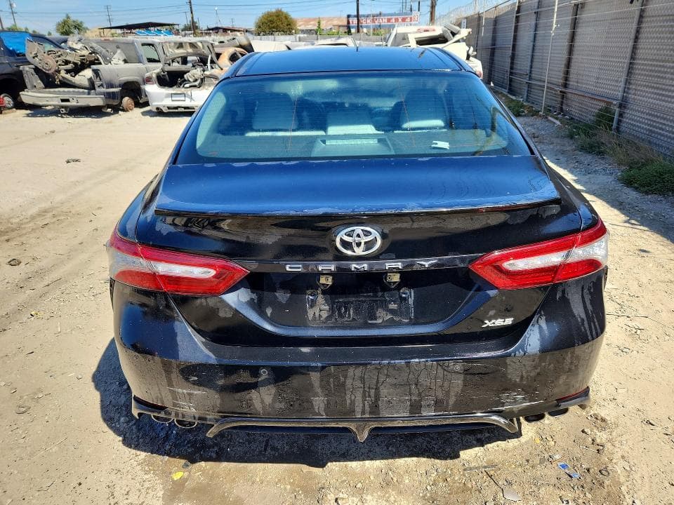 2018 TOYOTA CAMRY XSE 6