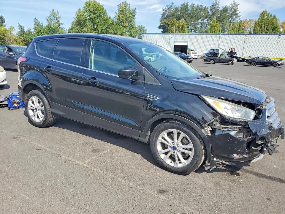 2017 FORD ESCAPE SE 4