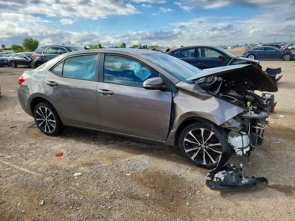 2017 TOYOTA COROLLA SE 4