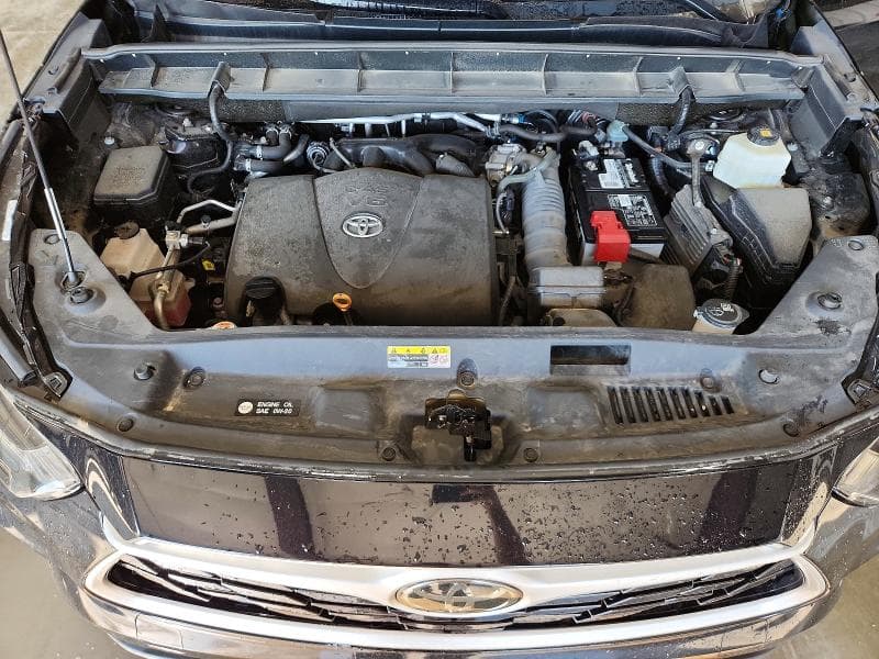 2021 TOYOTA HIGHLANDER XLE 12