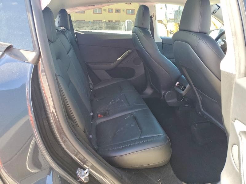 2025 TESLA MODEL Y 10