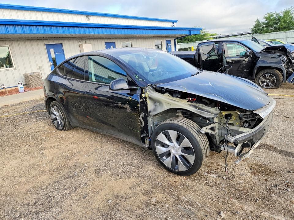 2023 TESLA MODEL Y 4
