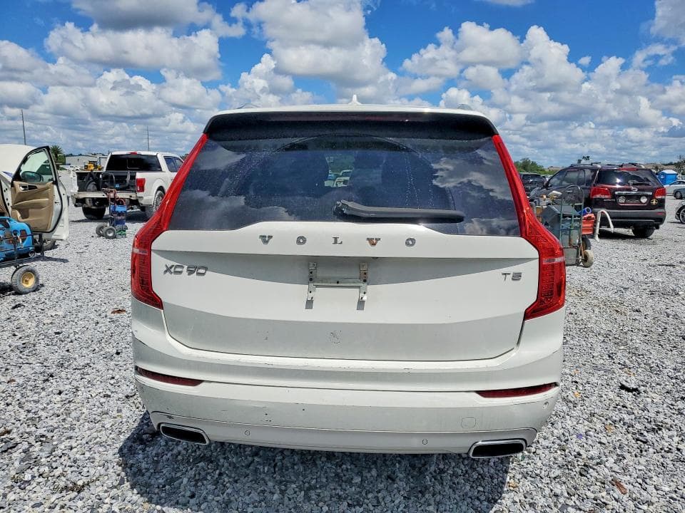 2021 VOLVO XC90 T5 MOMENTUM 6