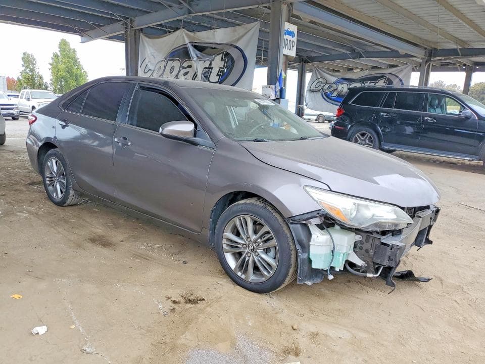 2017 TOYOTA CAMRY SE 4