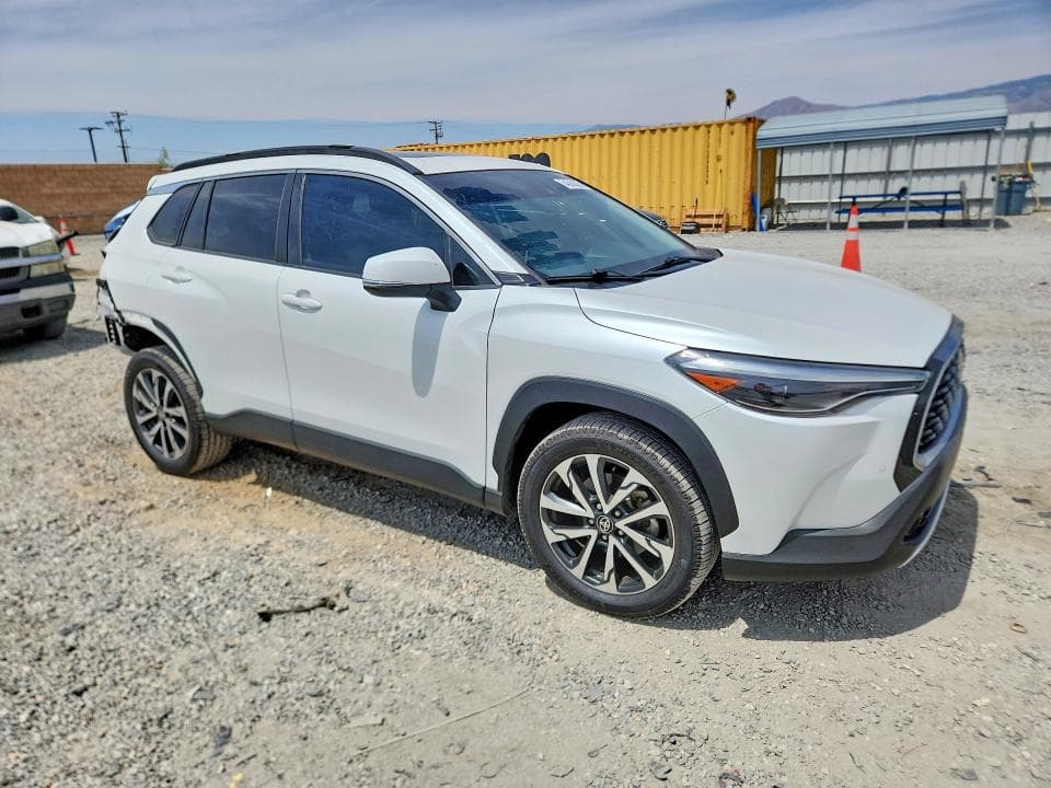 2022 TOYOTA COROLLA CROSS XLE 4