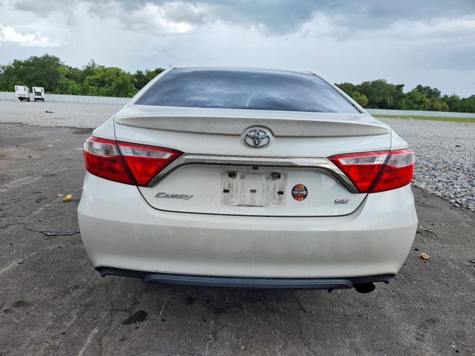 2017 TOYOTA CAMRY SE 6