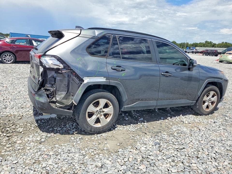 2019 TOYOTA RAV4 XLE 3