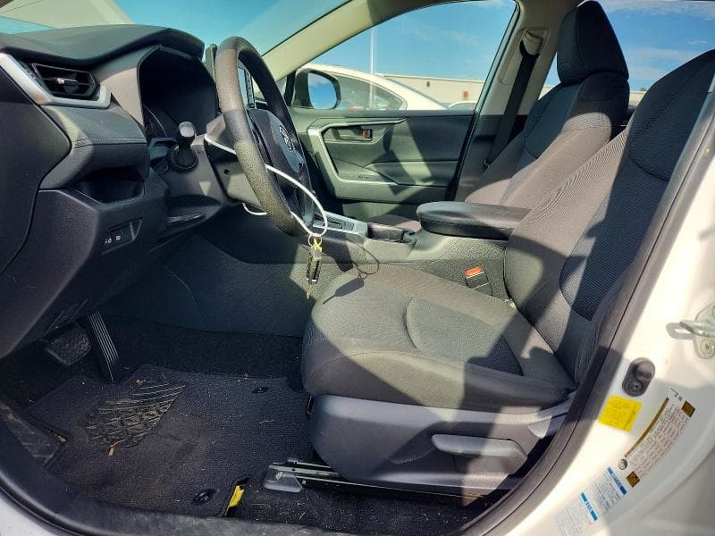 2020 TOYOTA RAV4 LE 7