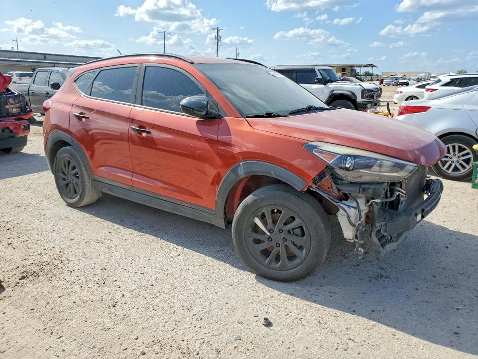 2017 HYUNDAI TUCSON SE 4