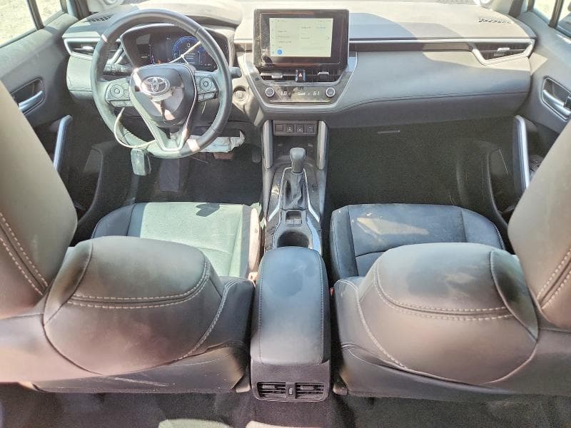 2025 TOYOTA COROLLA CROSS XLE 8