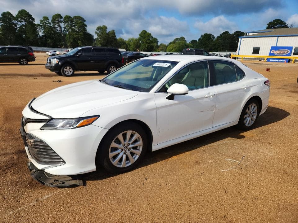 2018 TOYOTA CAMRY LE - 1