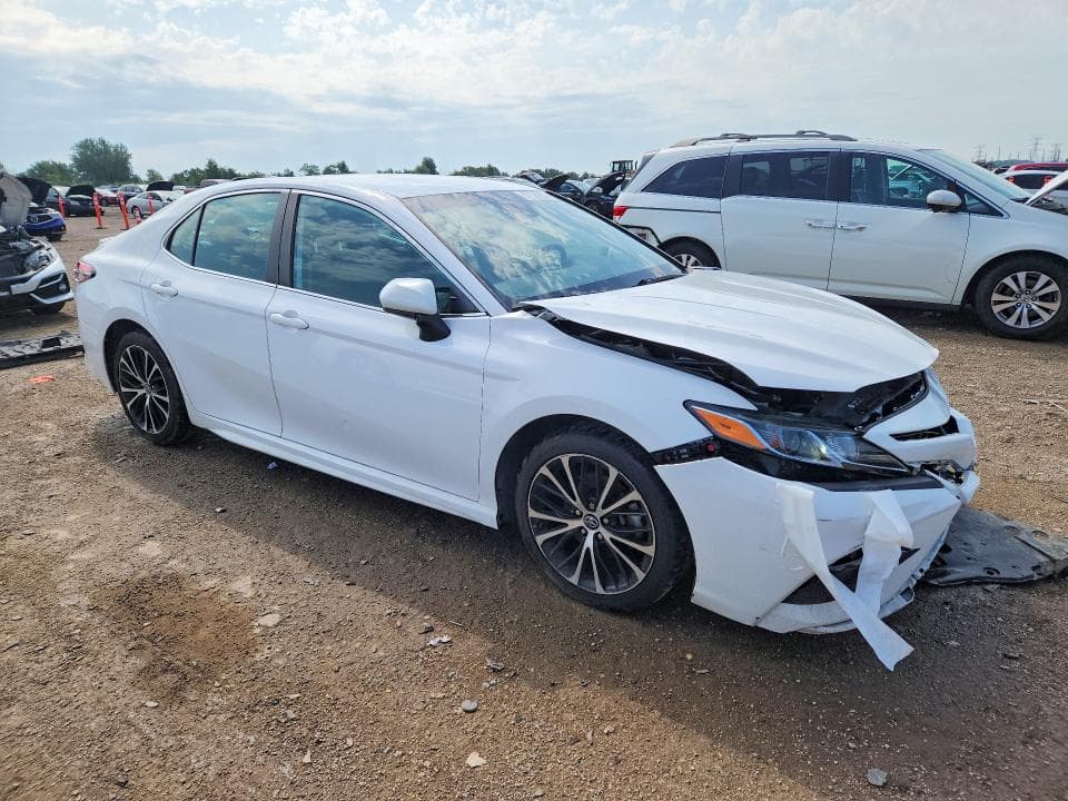 2019 TOYOTA CAMRY SE 4
