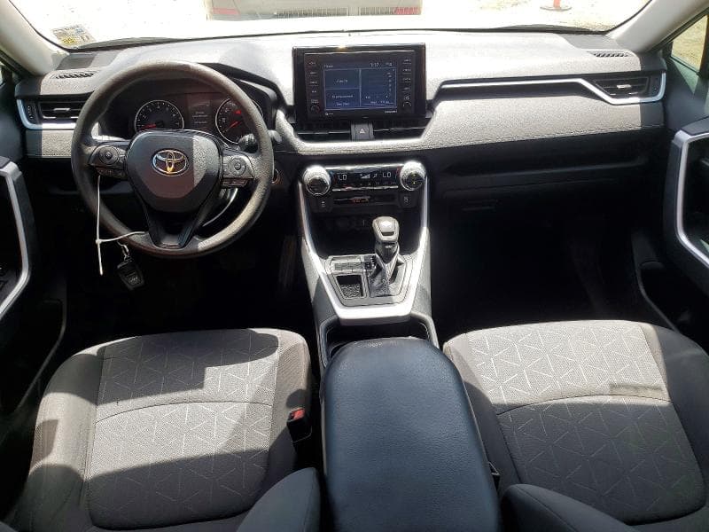2021 TOYOTA RAV4 XLE 8