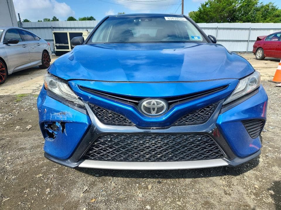 2018 TOYOTA CAMRY XSE 5