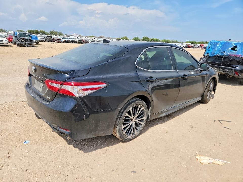 2020 TOYOTA CAMRY SE 3