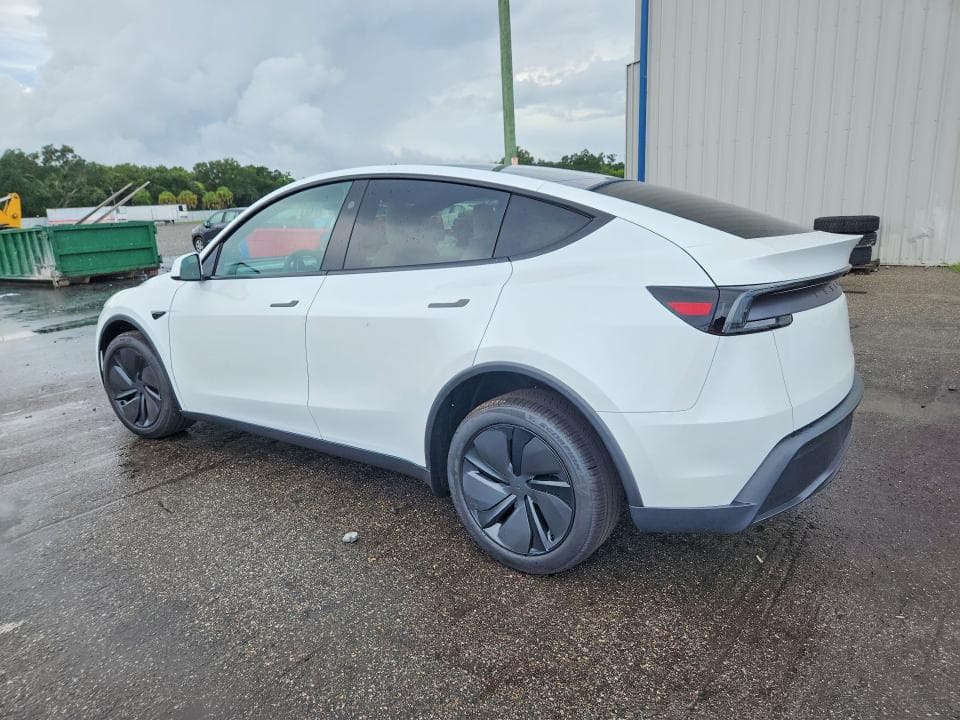 2026 TESLA MODEL Y 2