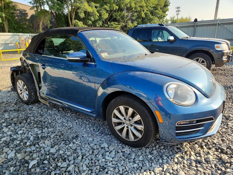 2019 VOLKSWAGEN BEETLE S 4