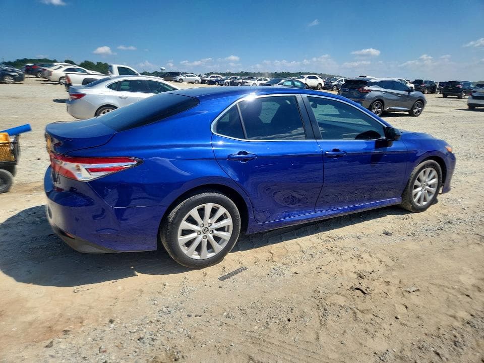 2018 TOYOTA CAMRY LE 3