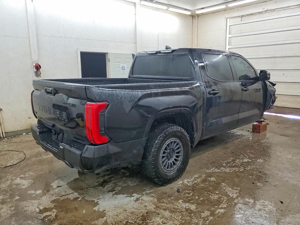 2023 TOYOTA TUNDRA SR 3