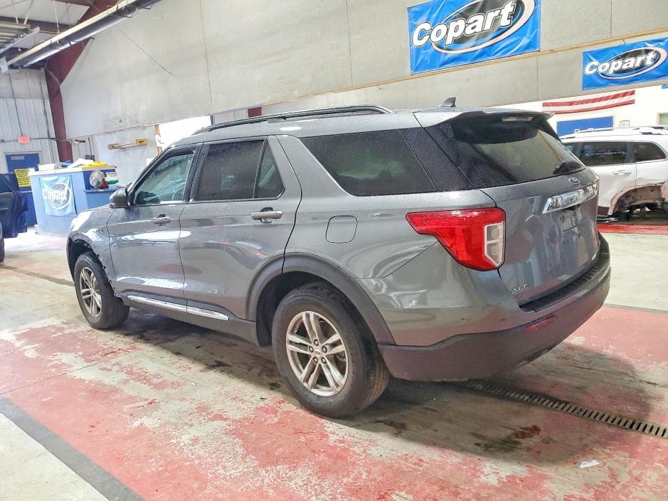 2022 FORD EXPLORER XLT 2