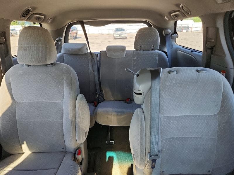 2017 TOYOTA SIENNA LE 10