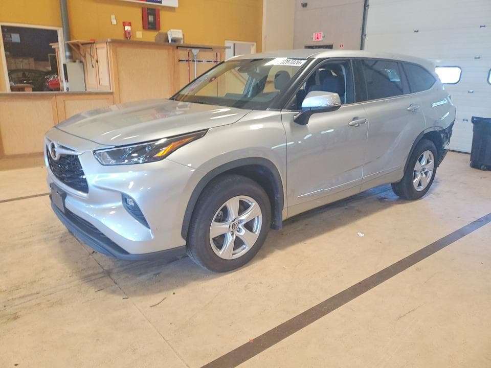 2022 TOYOTA HIGHLANDER LE - 1