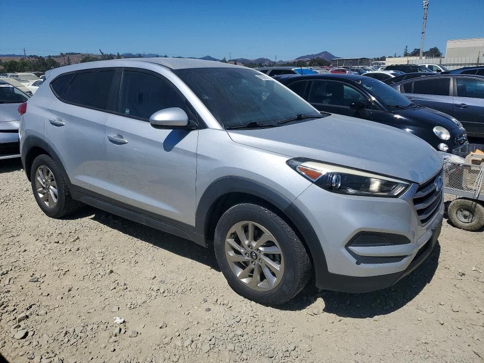 2017 HYUNDAI TUCSON SE 4