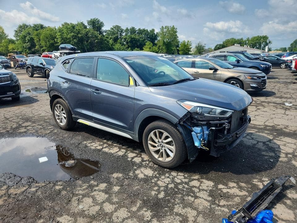 2017 HYUNDAI TUCSON SE 4