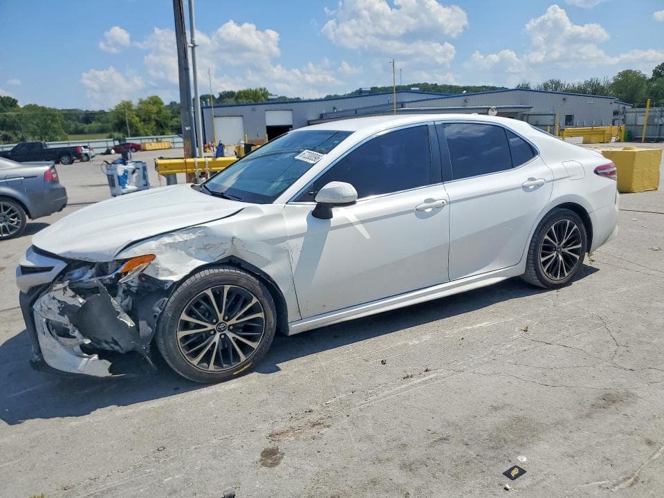 2019 TOYOTA CAMRY SE - 1