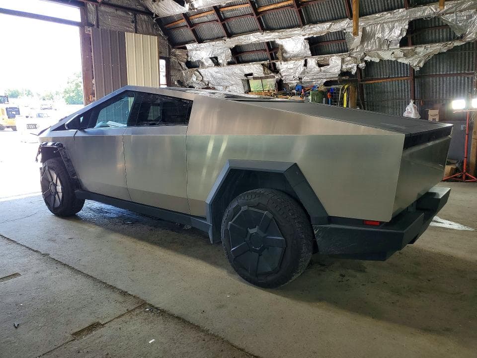 2024 TESLA CYBERTRUCK 2