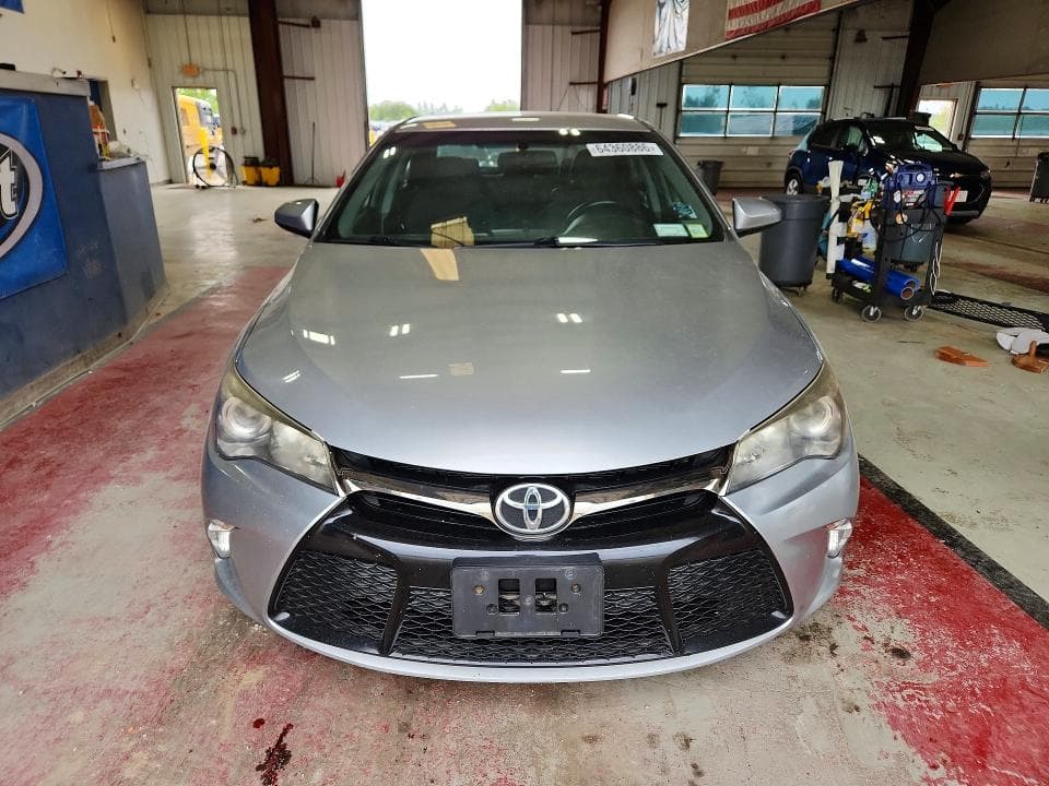 2017 TOYOTA CAMRY SE 5
