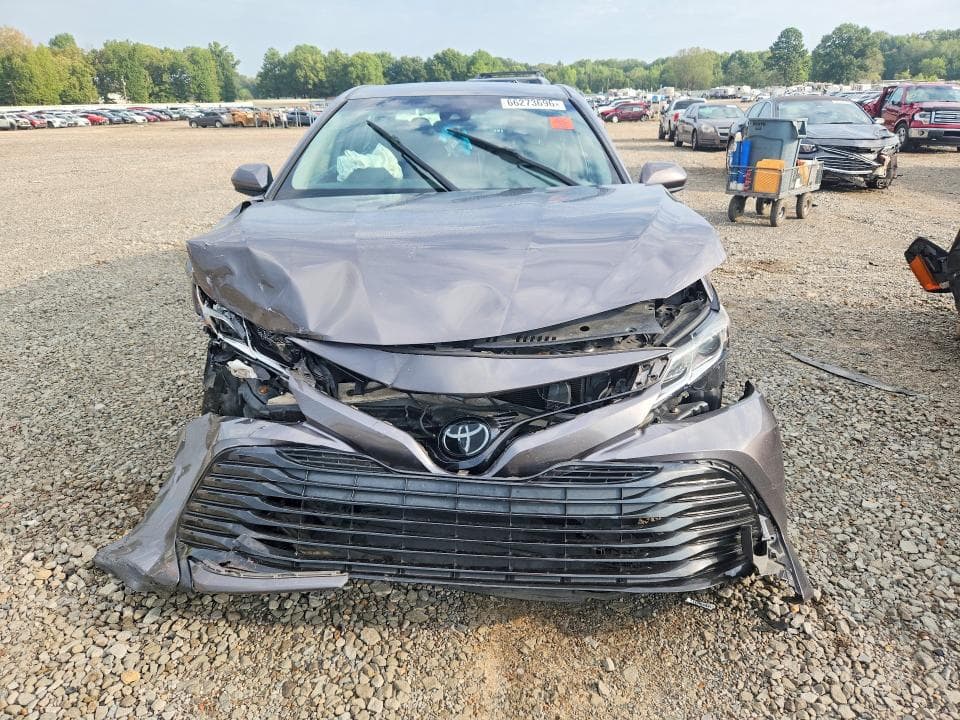 2018 TOYOTA CAMRY LE 5
