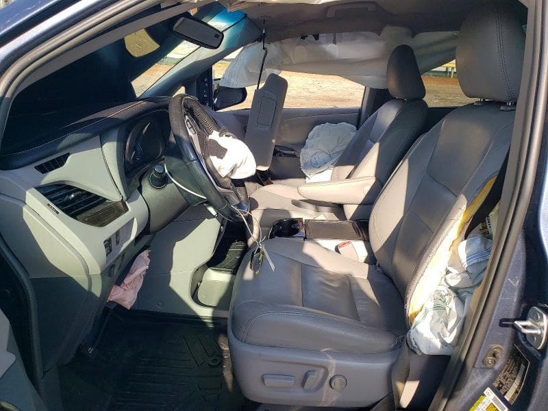2017 TOYOTA SIENNA XLE 7-PASSENGER 7