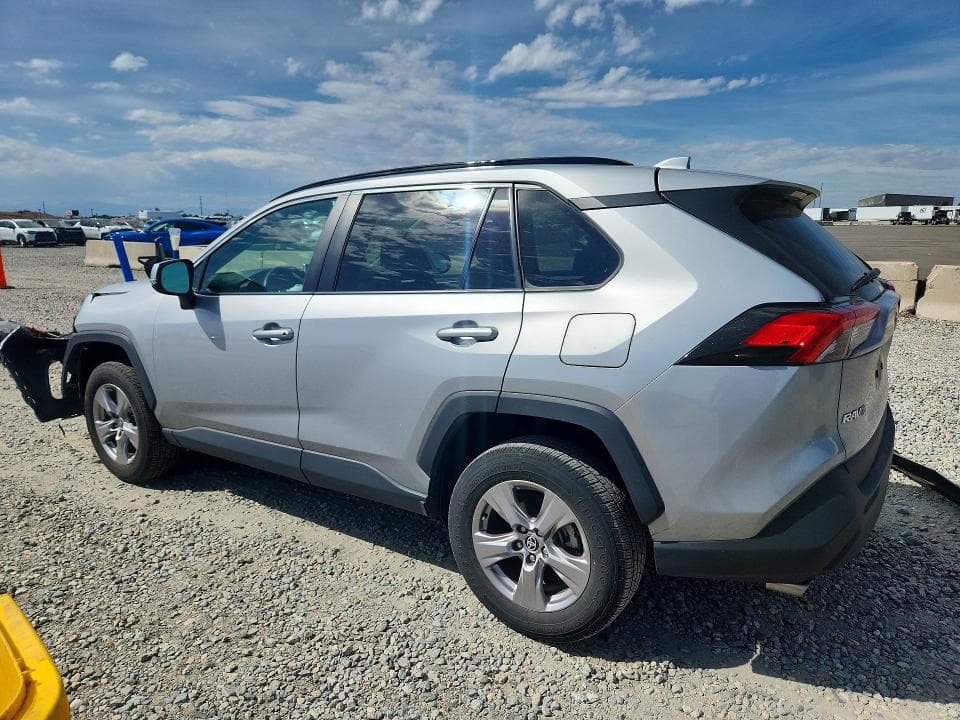 2023 TOYOTA RAV4 XLE 2