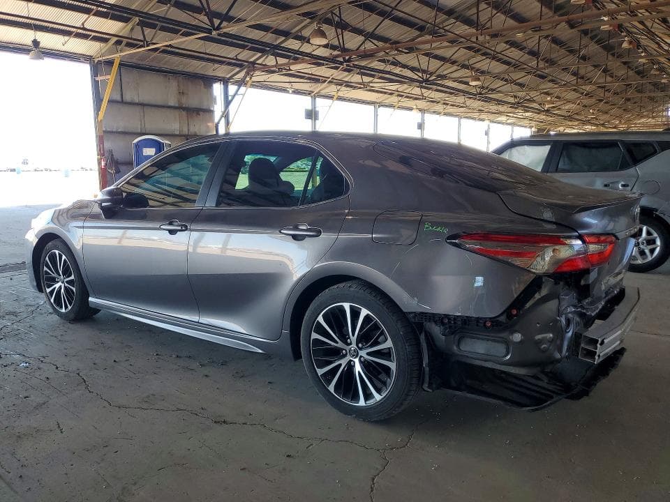 2018 TOYOTA CAMRY SE 2