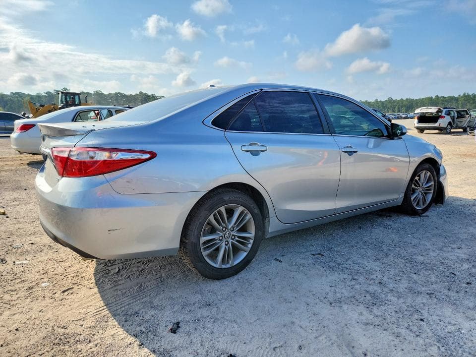 2017 TOYOTA CAMRY SE 3