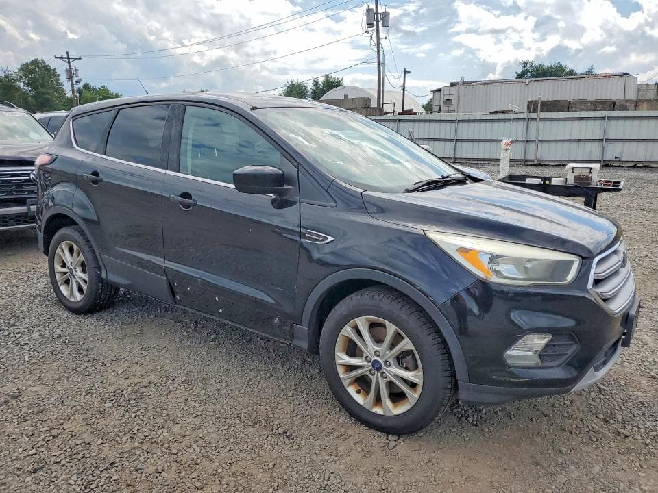 2017 FORD ESCAPE SE 4
