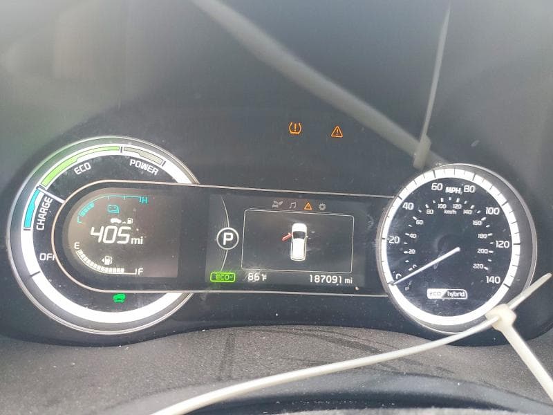 2017 KIA NIRO LX 9