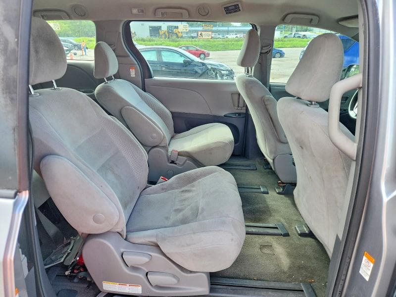 2018 TOYOTA SIENNA L 11