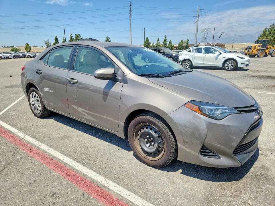 2018 TOYOTA COROLLA LE 4