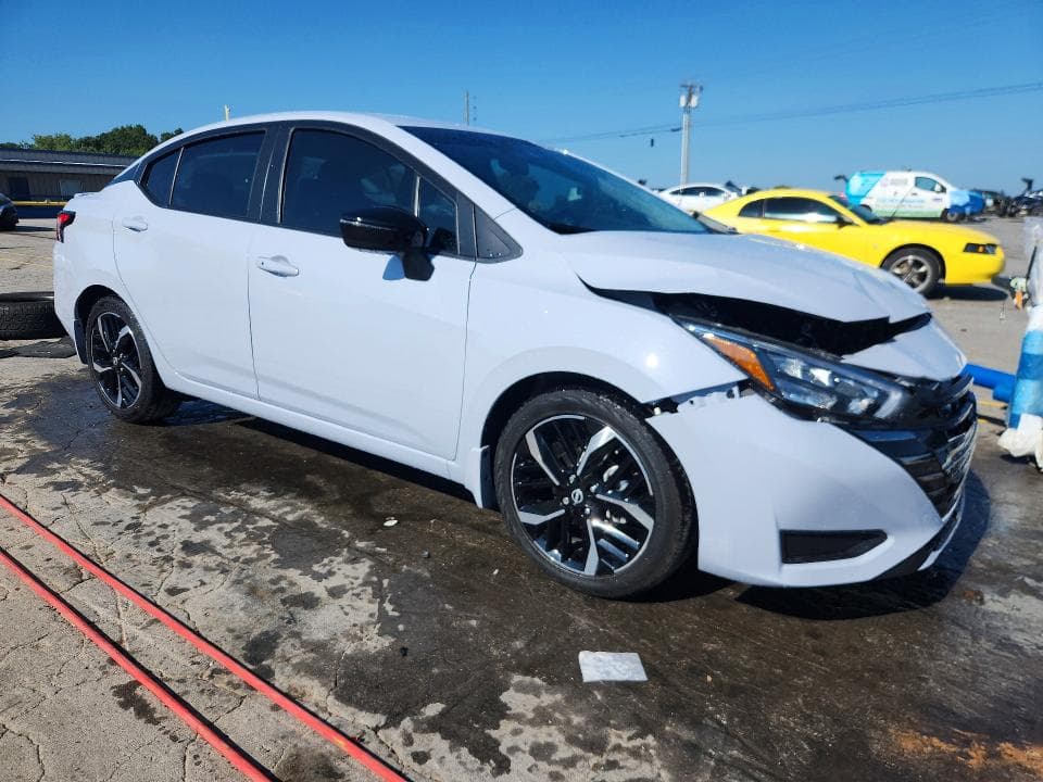 2025 NISSAN VERSA SR 4