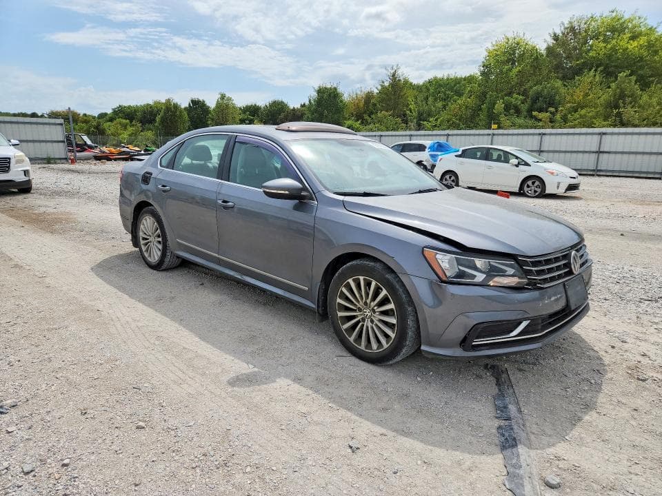 2017 VOLKSWAGEN PASSAT SE 4