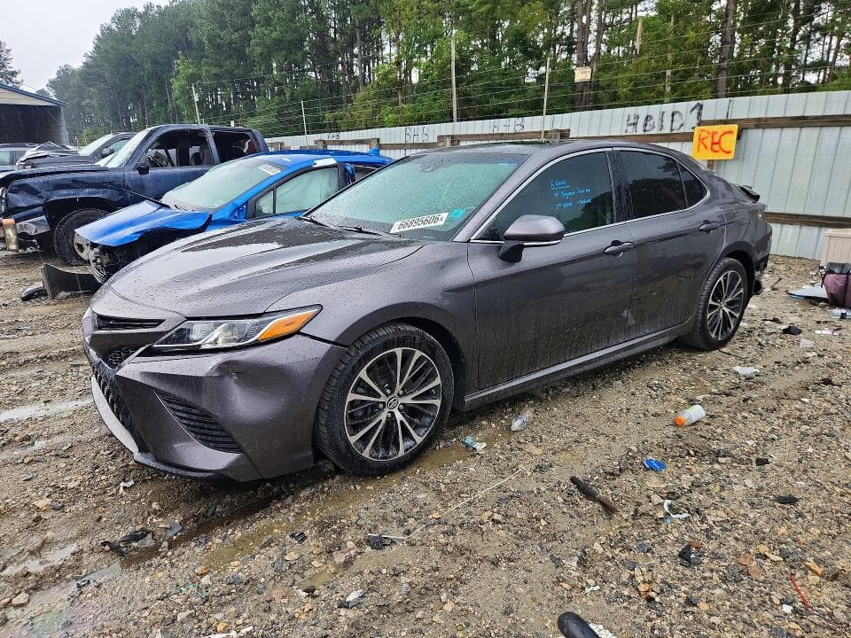 2018 TOYOTA CAMRY SE - 1