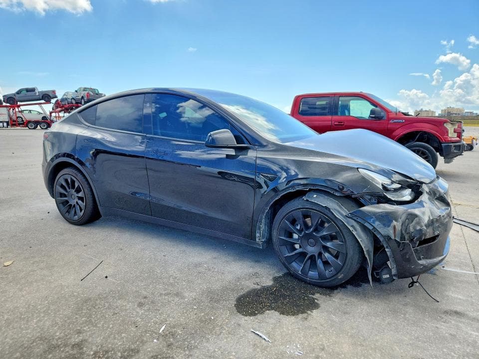 2023 TESLA MODEL Y 4