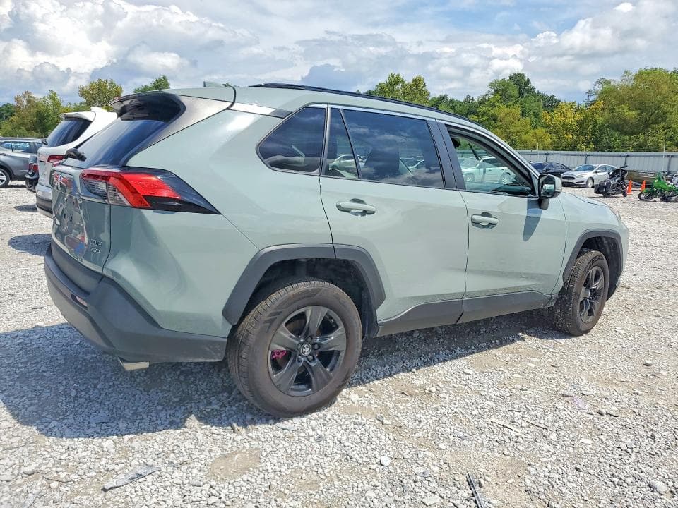 2020 TOYOTA RAV4 XLE 3