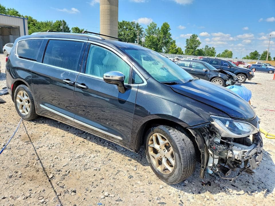 2017 CHRYSLER PACIFICA LIMITED 4