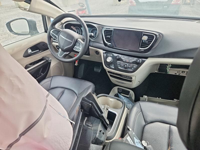 2024 CHRYSLER PACIFICA TOURING L 8