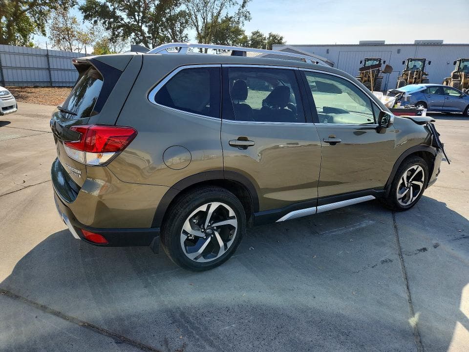 2023 SUBARU FORESTER TOURING 3